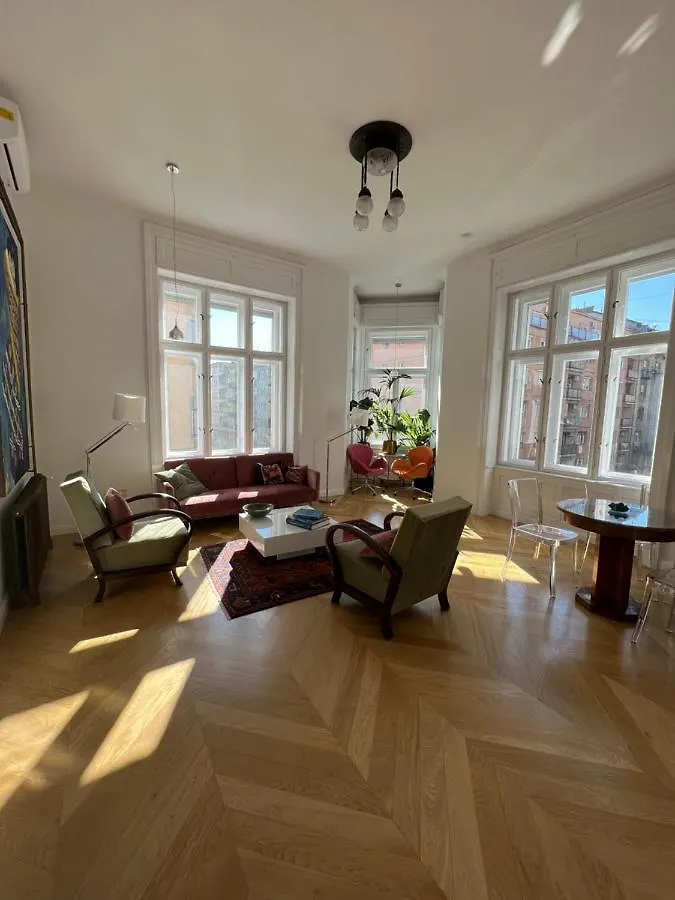 Unique Artistic Apartment By H\'Ereggi contacts